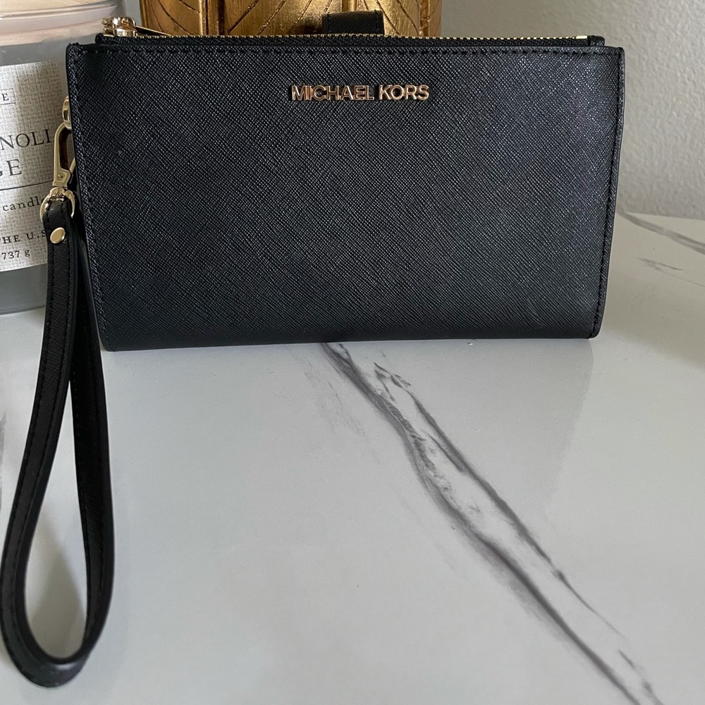 Michael Kors wallet/wristlet